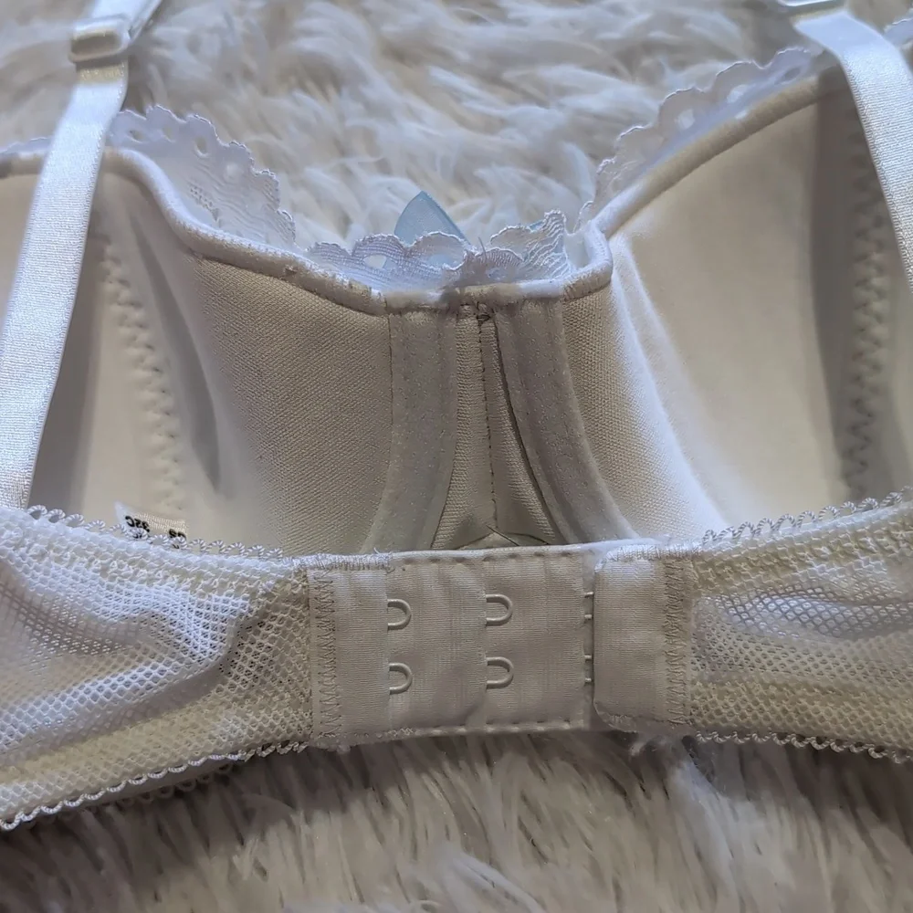 B.Tempt'D White Lace Overlay Ciao Bella Balconette Bra Size 32C